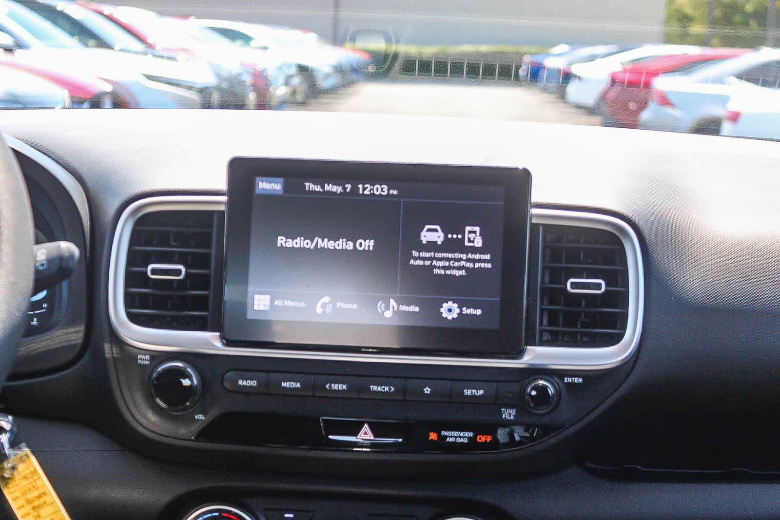 Certified 2024 Hyundai Venue SE FWD image 18