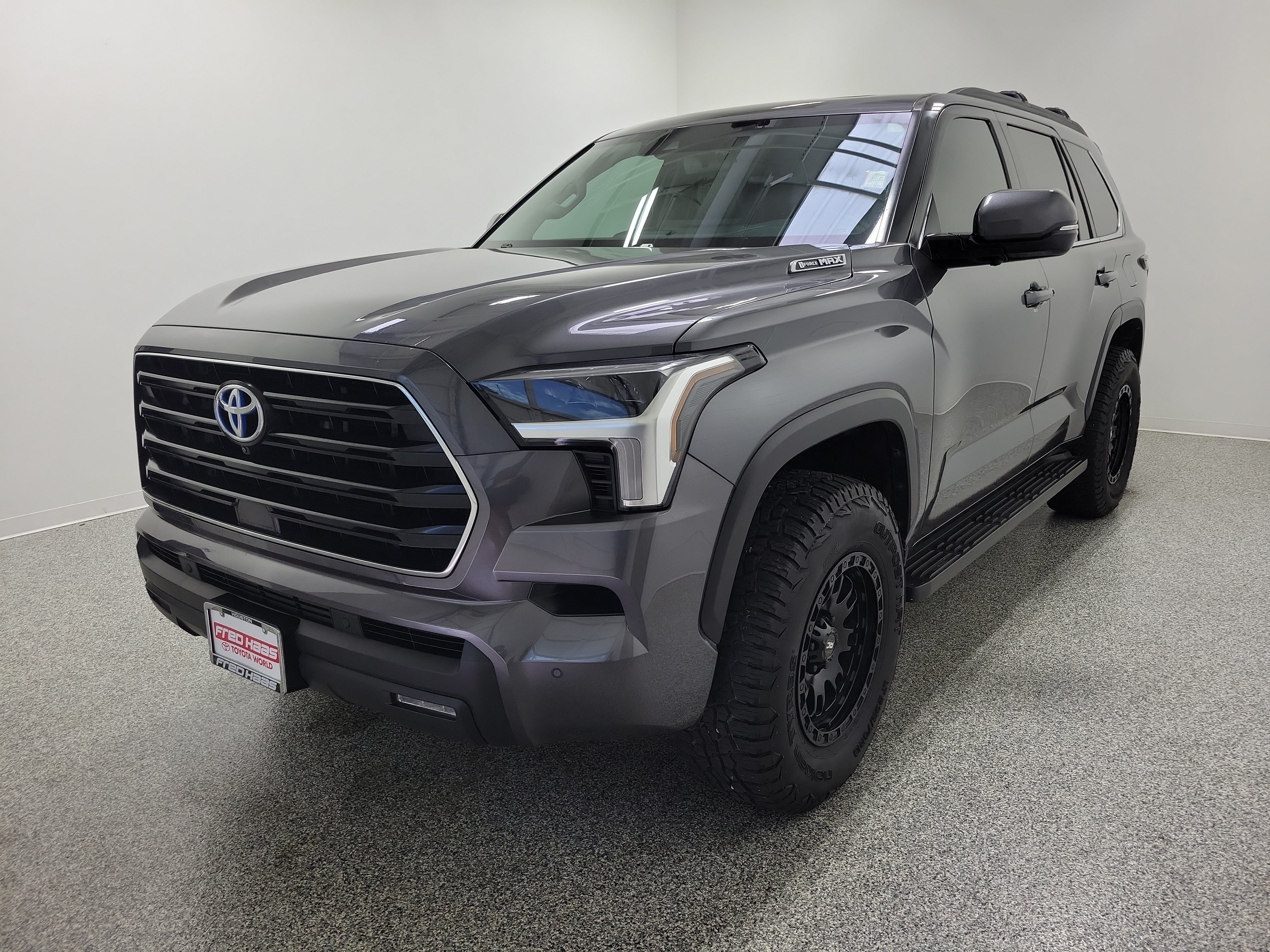 Used 2024 Toyota Sequoia SR5 w/ SR5 Premium Package AWD/4WD image 2