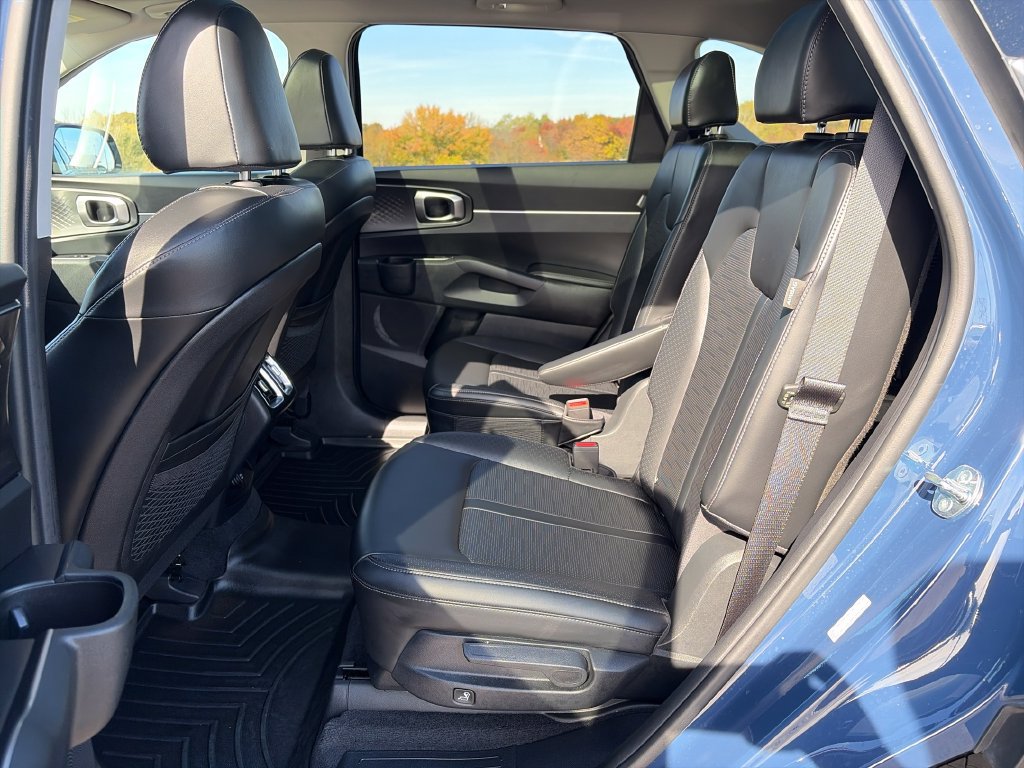 Used 2025 Kia Sorento EX w/ Panoramic Sunroof Package FWD image 25