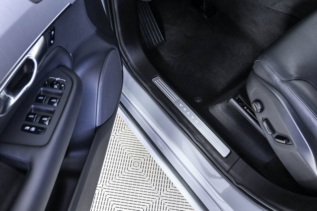 Certified 2025 Volvo XC90 B5 Core AWD/4WD image 9