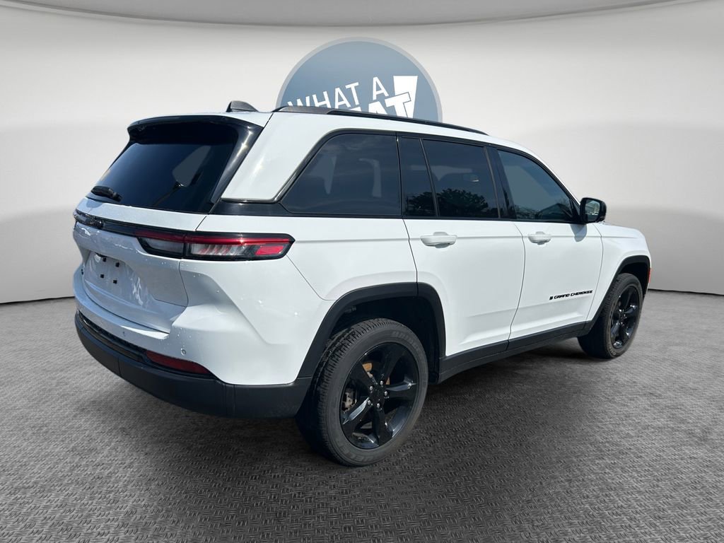 Certified 2023 Jeep Grand Cherokee Altitude image 3