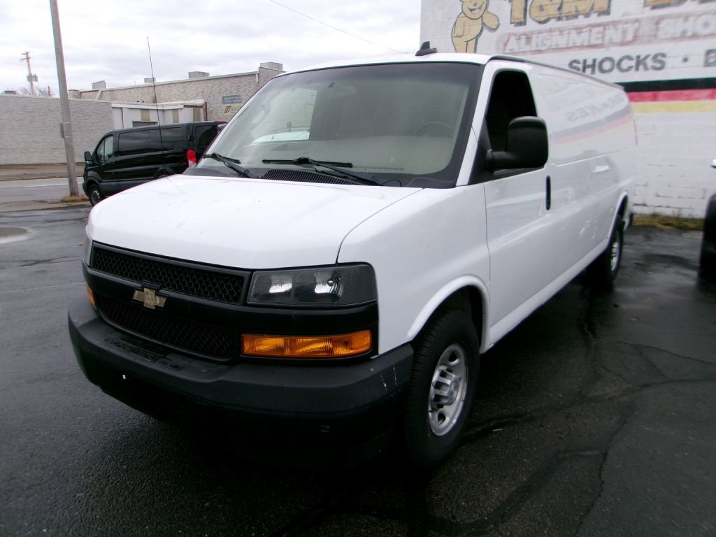 Used 2019 Chevrolet Express 3500 Extended w/ Driver Convenience Package image 7