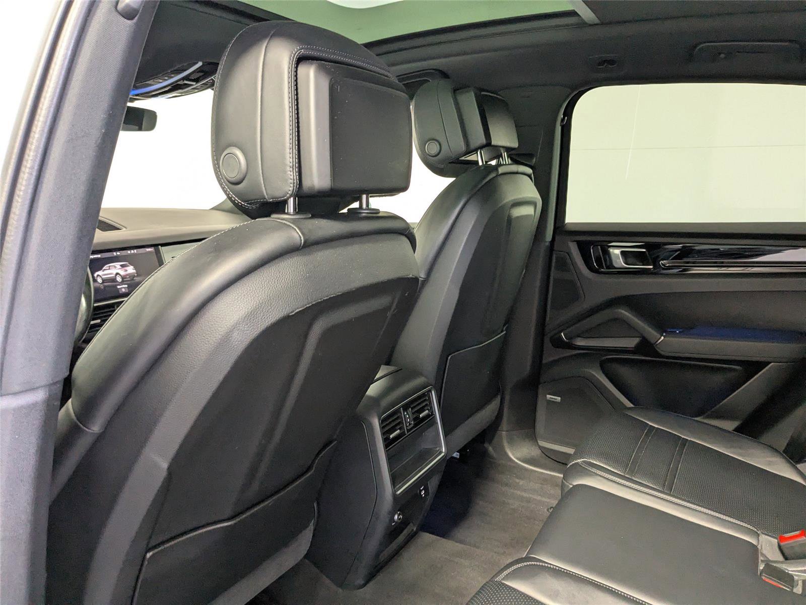 Used 2021 Porsche Cayenne image 28