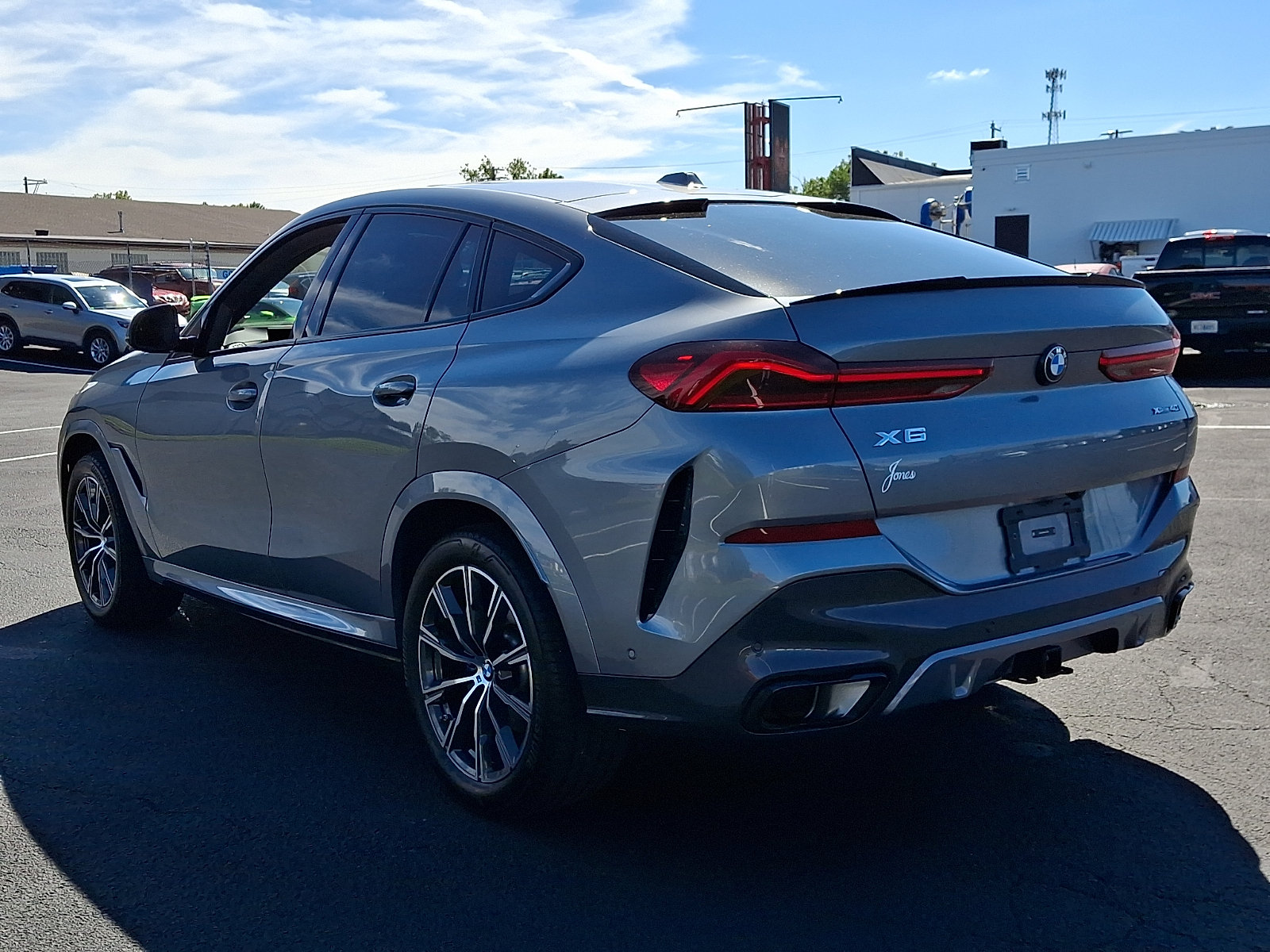Used 2025 BMW X6 xDrive40i w/ Climate Comfort Package AWD/4WD image 4