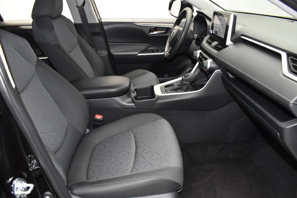 Used 2025 Toyota RAV4 XLE AWD/4WD image 24