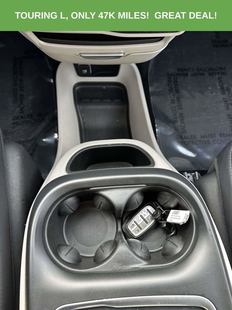 Used 2024 Chrysler Pacifica Touring-L FWD image 20