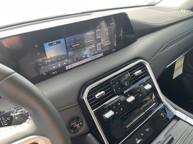 New 2025 Nissan Armada SV image 11