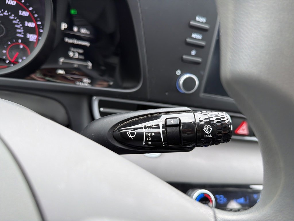 Certified 2023 Hyundai Elantra SEL w/ Preferred Accessory Package image 33