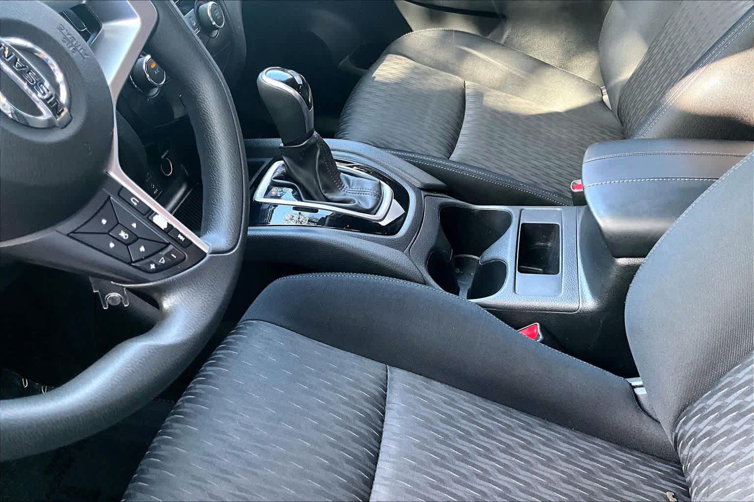 Used 2017 Nissan Rogue S AWD/4WD image 17