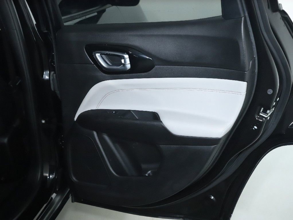 Used 2024 Jeep Compass Limited image 31