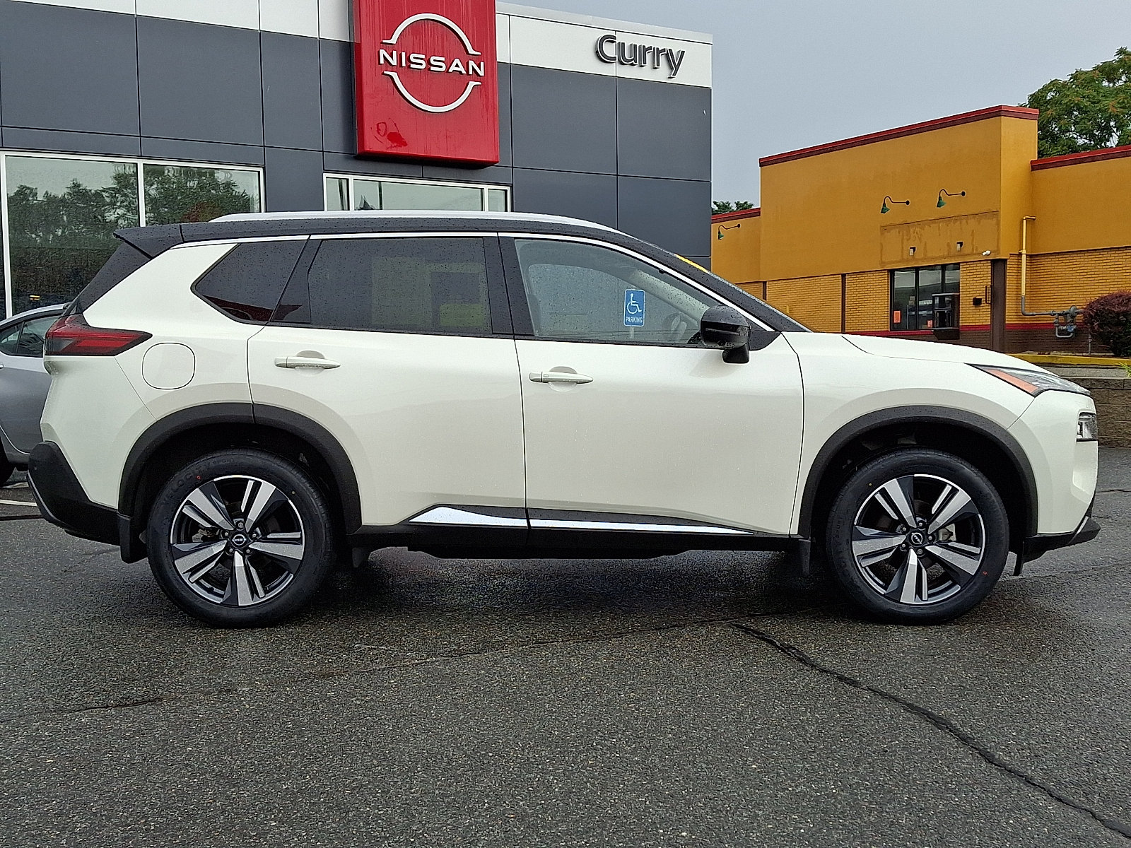 Used 2023 Nissan Rogue SL AWD/4WD image 8