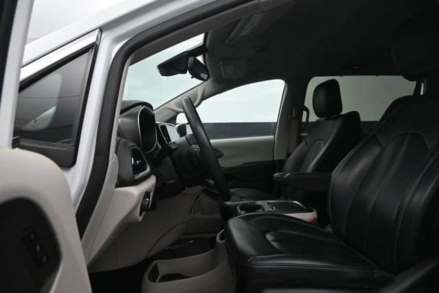 Used 2023 Chrysler Pacifica Touring-L AWD/4WD image 10
