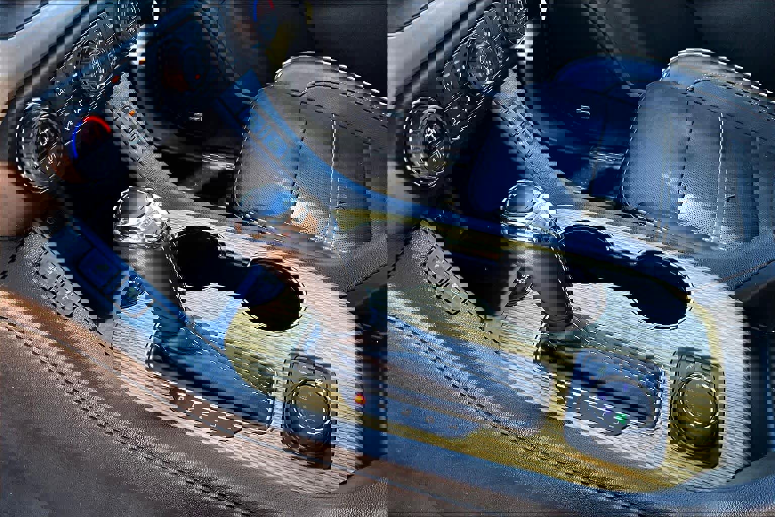 Used 2019 GMC Acadia Denali image 17