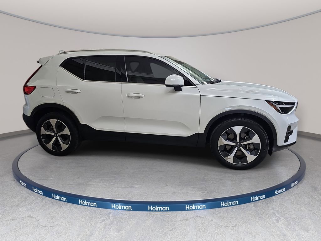 Used 2023 Volvo XC40 B5 Plus w/ Protection Package Premier image 5