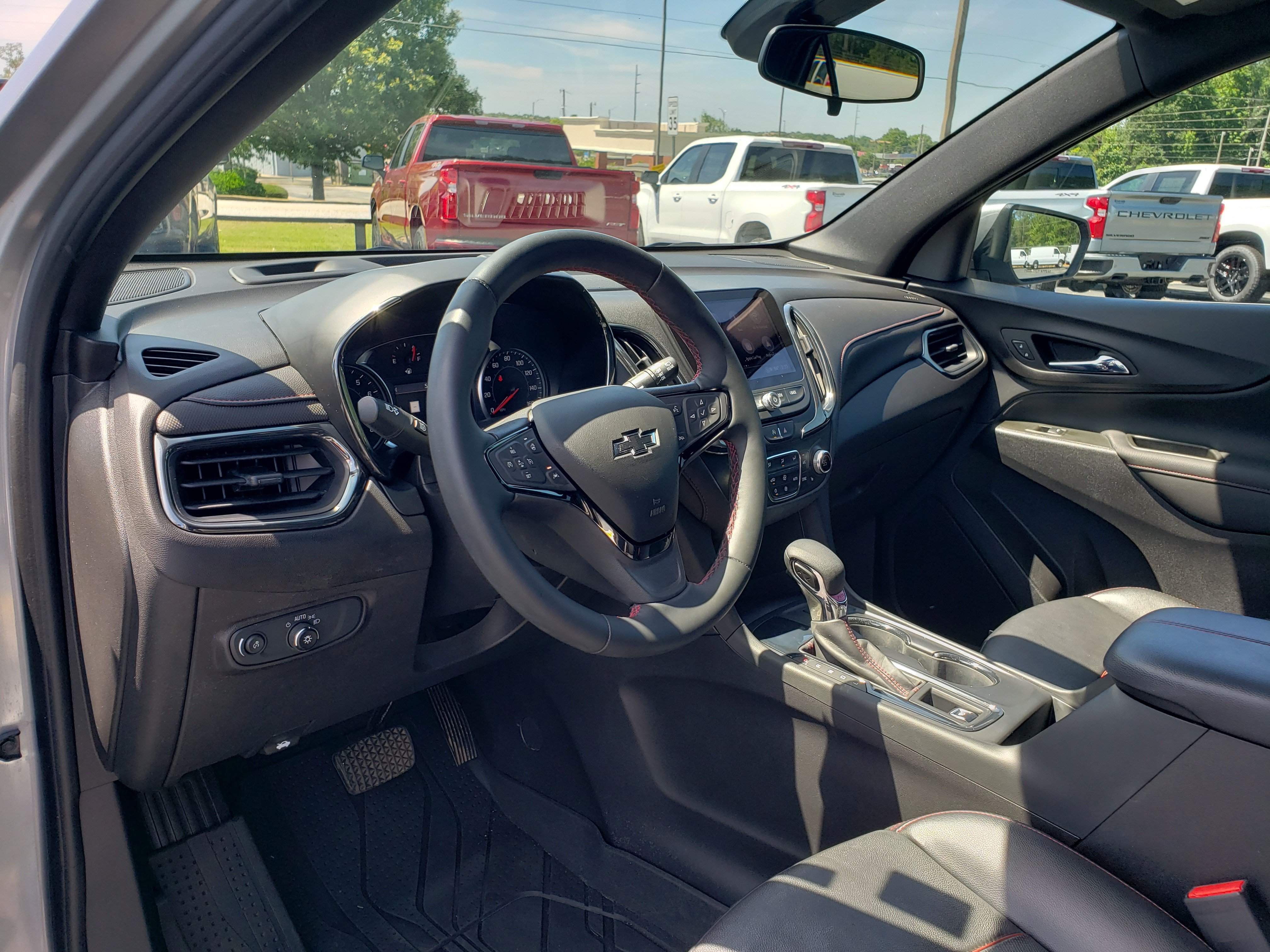 Used 2023 Chevrolet Equinox RS w/ RS Leather Package FWD image 27