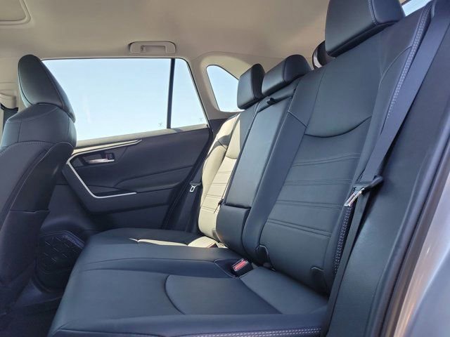 Used 2021 Toyota RAV4 XLE Premium image 20