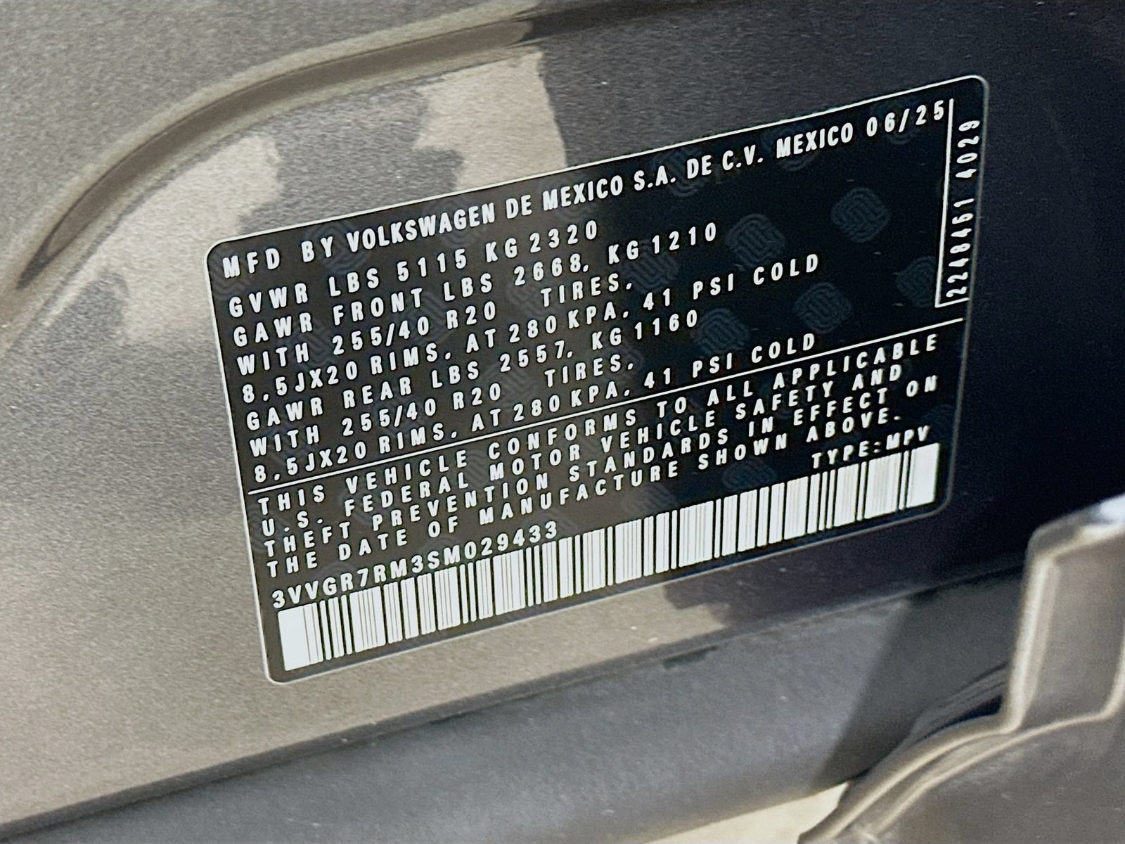Certified 2025 Volkswagen Tiguan SE R-Line AWD/4WD image 47