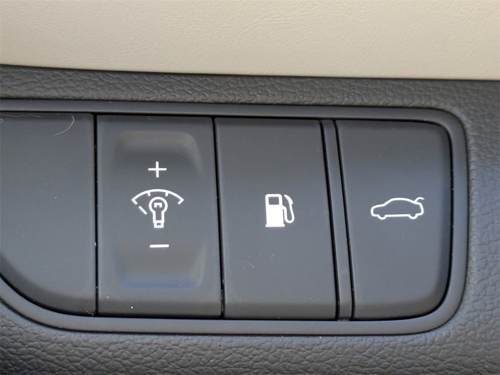 Used 2022 Genesis G70 3.3T image 28