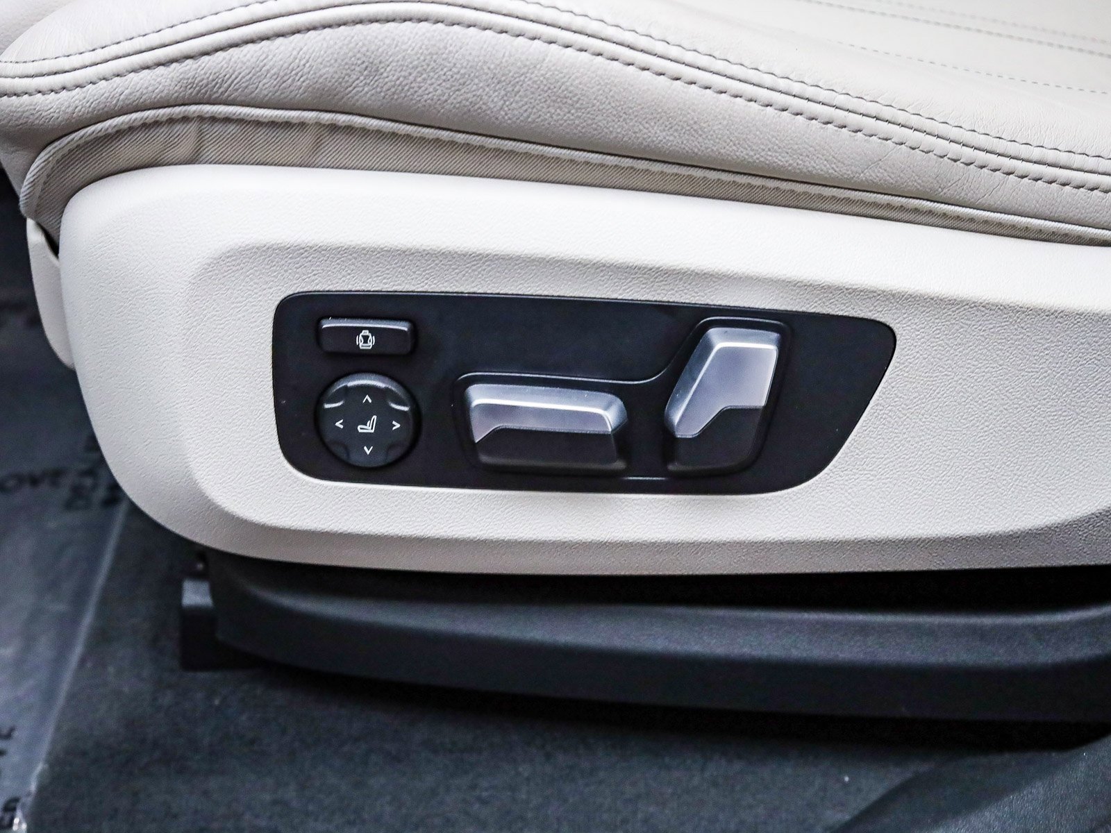 Certified 2022 BMW X6 xDrive40i w/ M Sport Package image 22