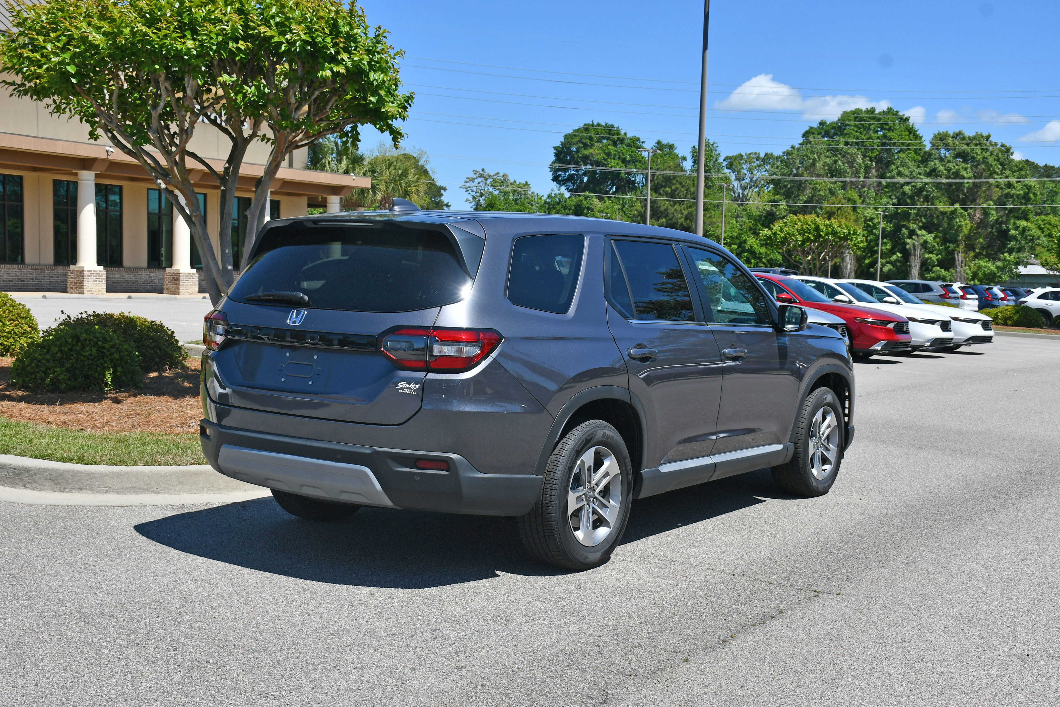 Used 2025 Honda Pilot EX-L image 4