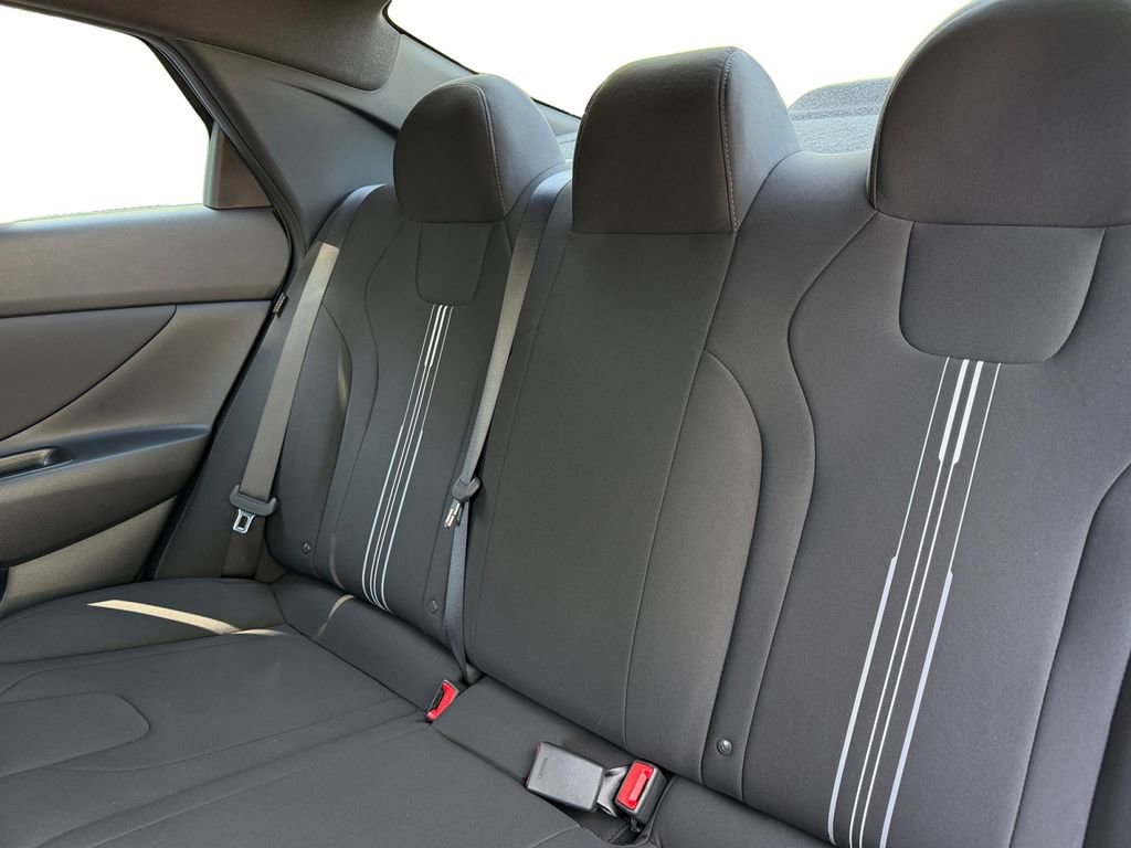 Used 2025 Hyundai Elantra SEL FWD image 13