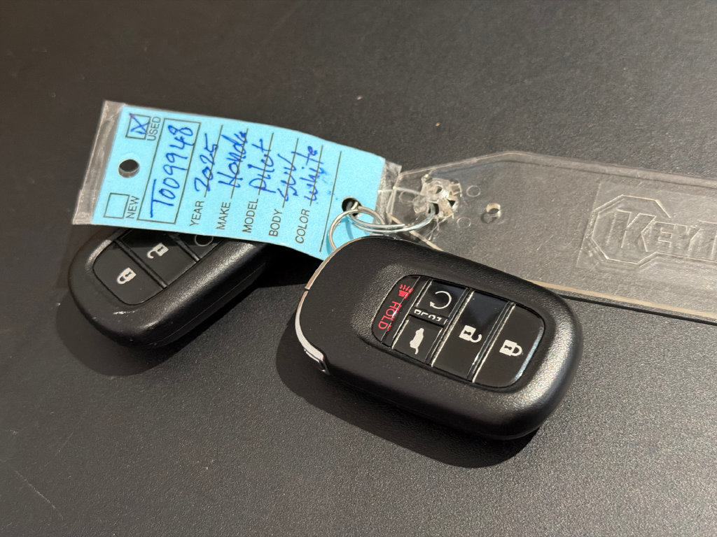 Used 2025 Honda Pilot Elite image 39