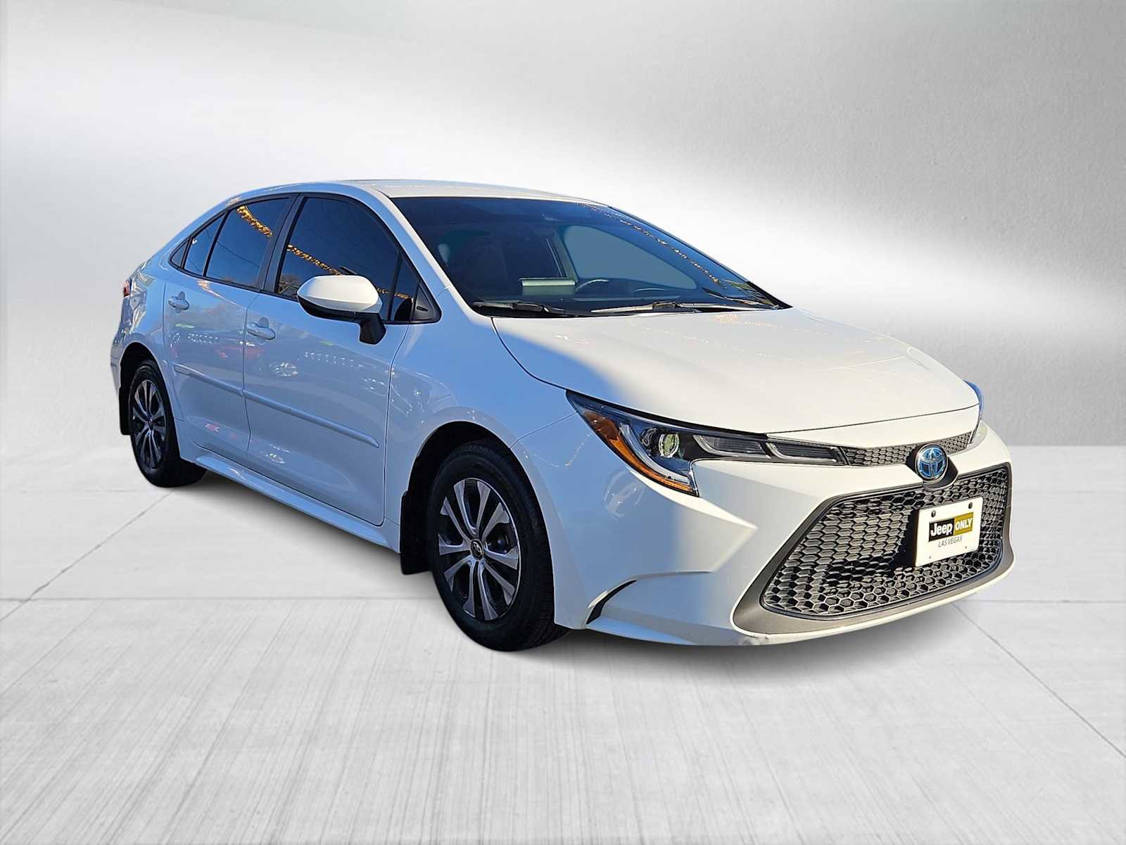 Used 2022 Toyota Corolla LE image 2