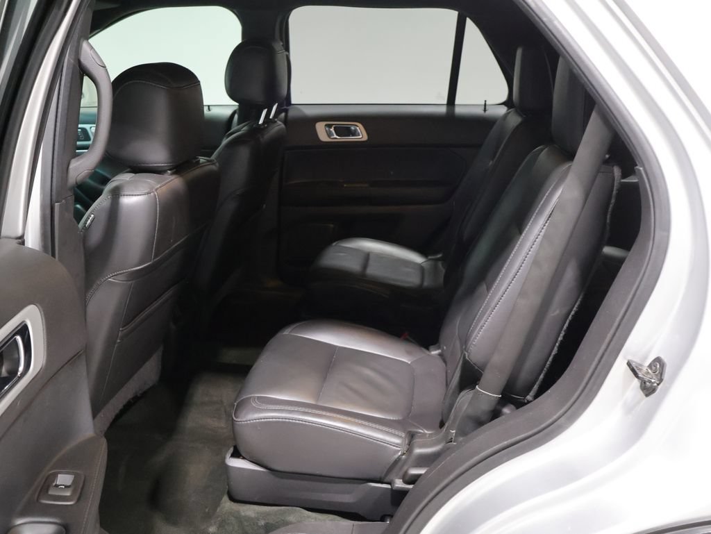 Used 2015 Ford Explorer XLT w/ Equipment Group 202A FWD image 14