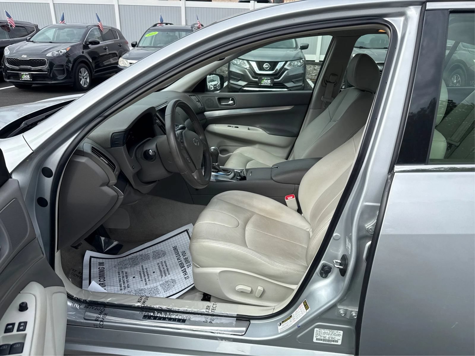 Used 2015 INFINITI Q40 AWD w/ Moonroof Package image 9