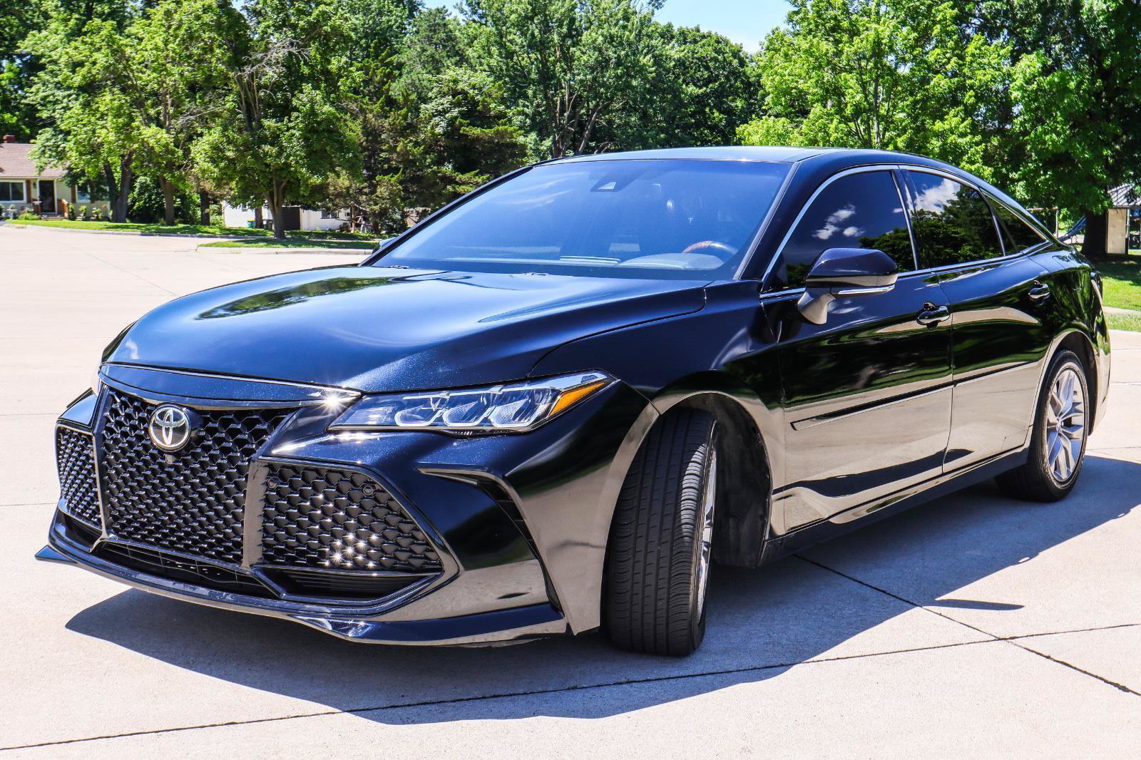Used 2019 Toyota Avalon XLE w/ Moonroof Package FWD image 3