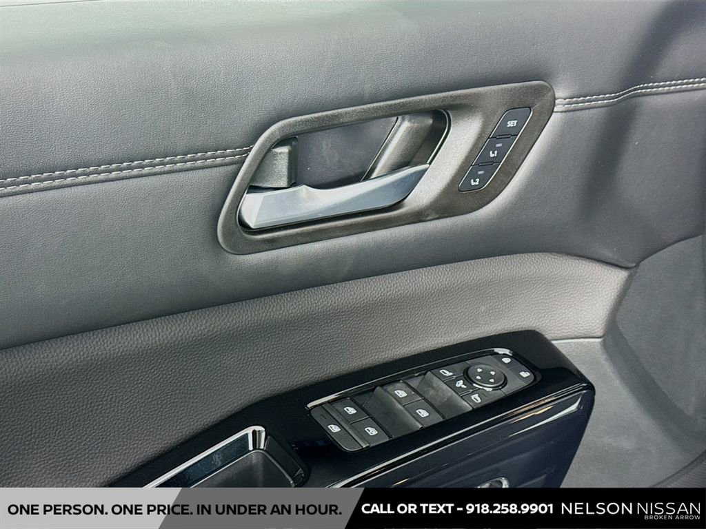 New 2026 Nissan Pathfinder Platinum image 17