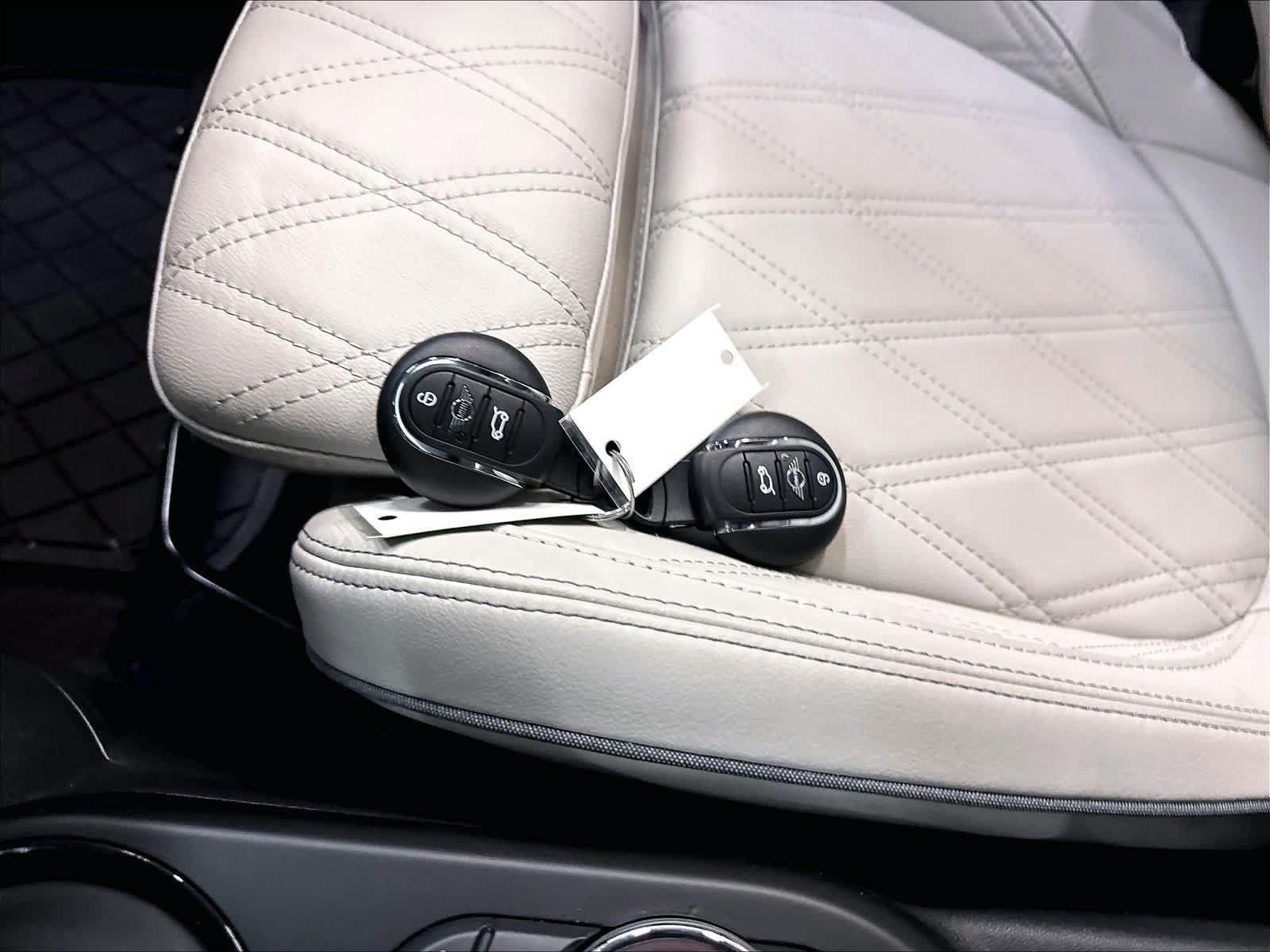 Used 2024 MINI Cooper SE w/ Signature Upholstery Package FWD image 13