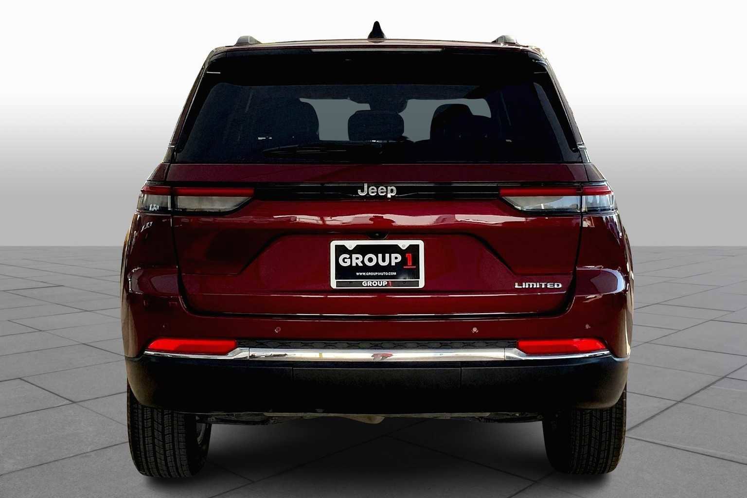 Used 2024 Jeep Grand Cherokee Limited image 4
