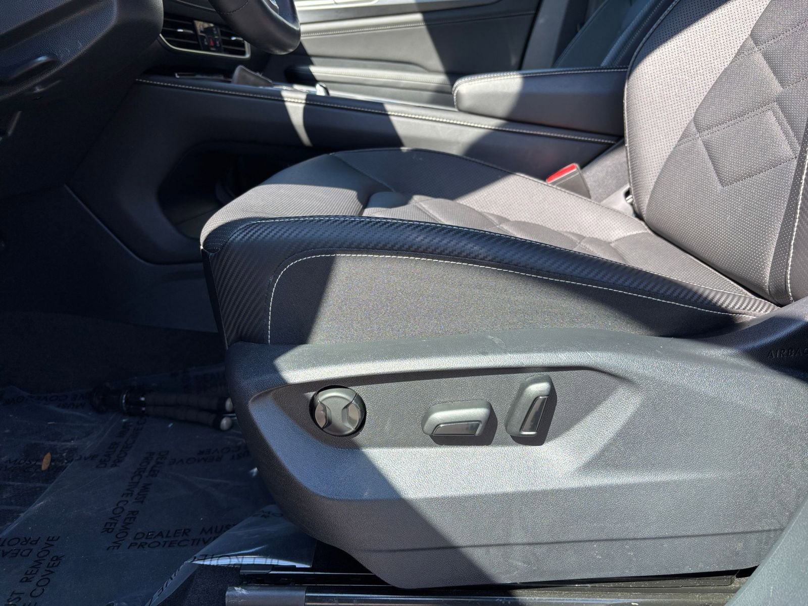 Used 2025 Volkswagen Atlas Cross Sport SE image 22