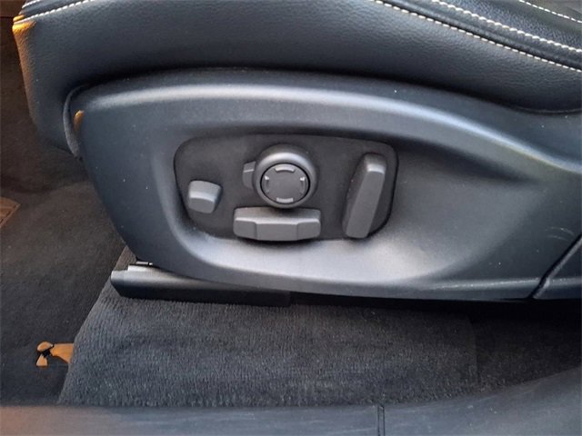 Used 2017 Jaguar F-PACE R-Sport image 15