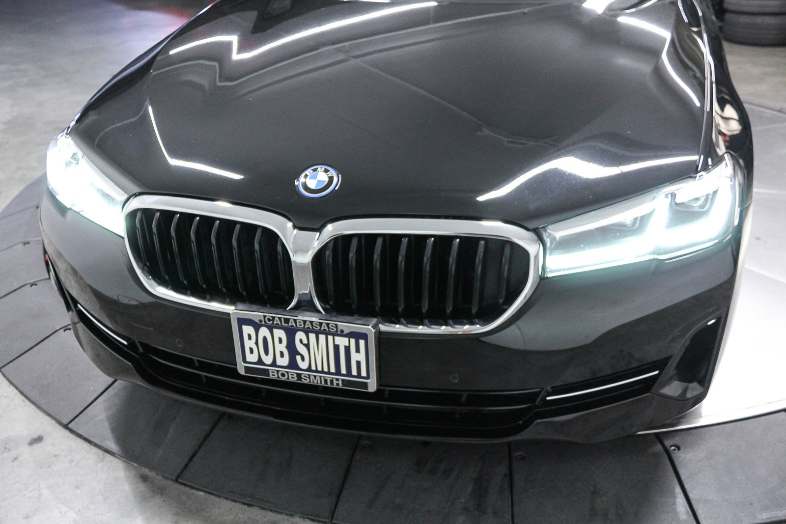 Certified 2023 BMW 530e w/ Convenience Package image 11