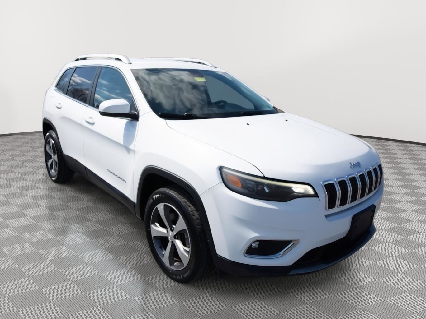 Used 2019 Jeep Cherokee Limited image 3