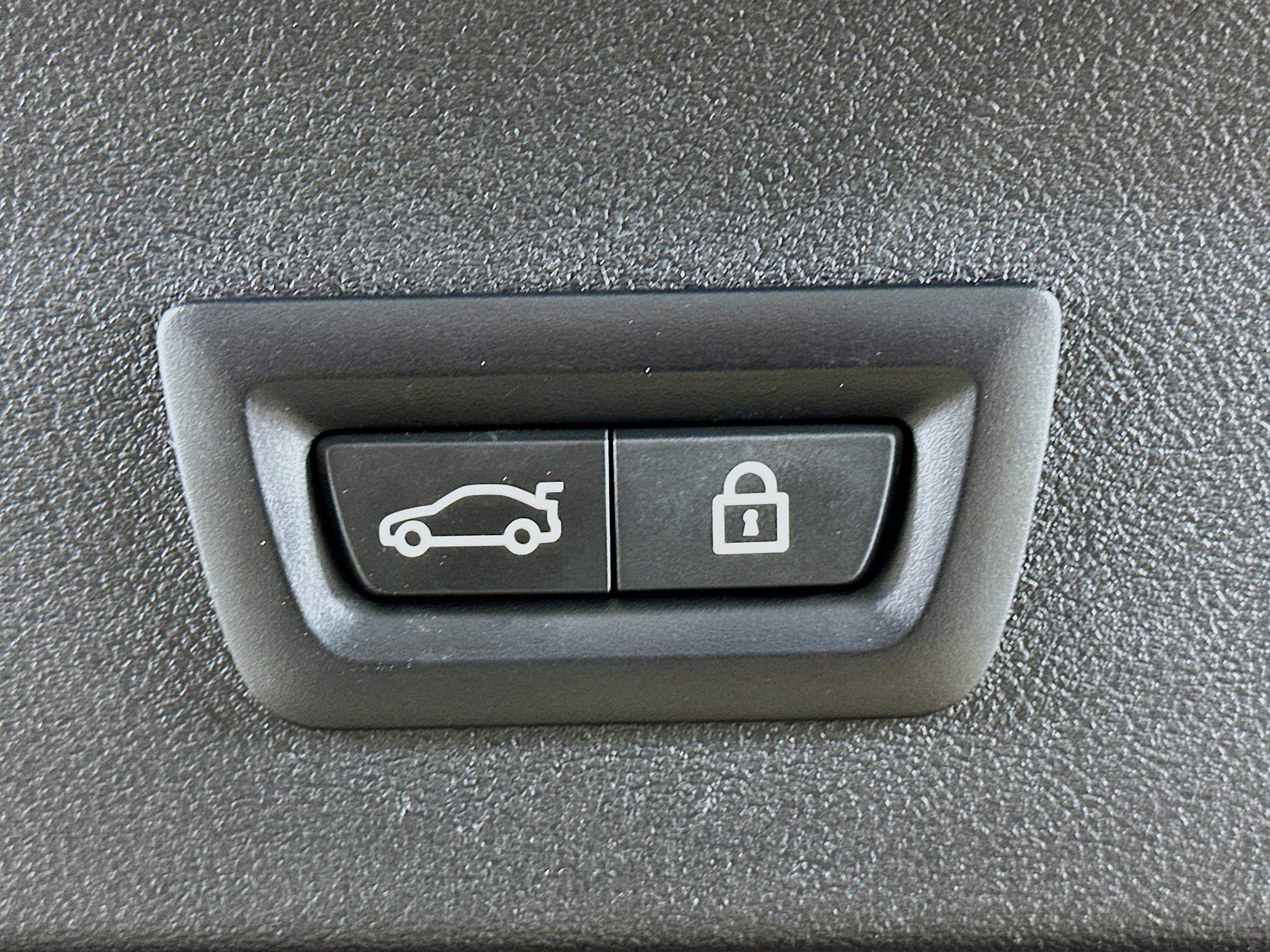 Used 2022 BMW X4 M40i w/ Parking Assistance Package image 36