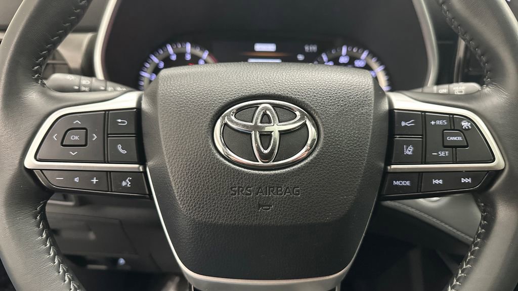 Certified 2023 Toyota Highlander XLE AWD/4WD image 16