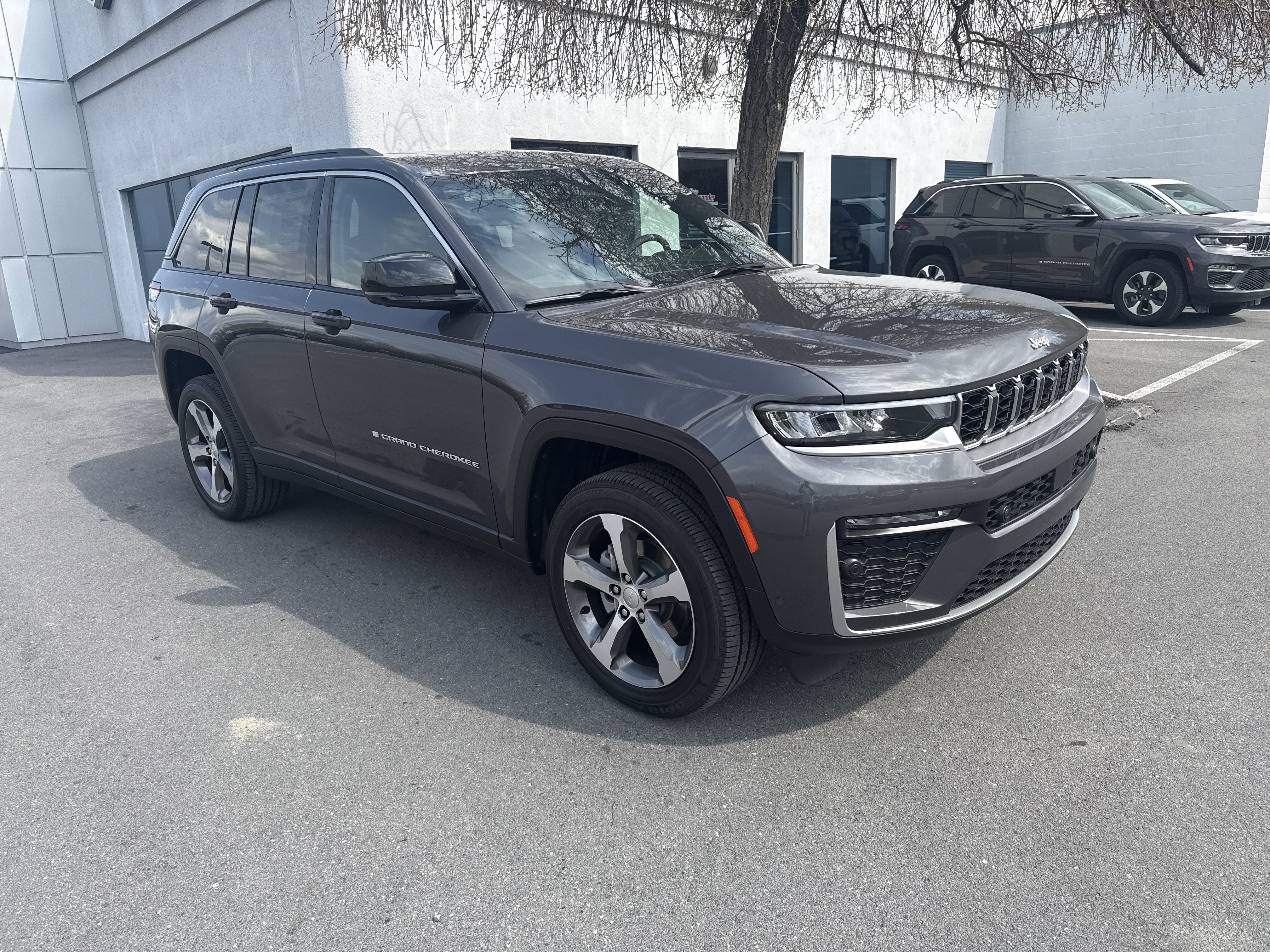 New 2026 Jeep Grand Cherokee Limited w/ Luxury Tech Group II AWD/4WD video 1