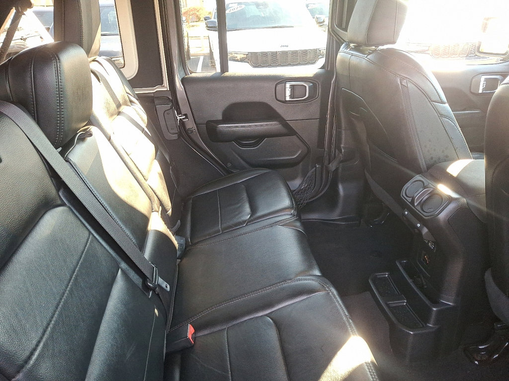 Used 2021 Jeep Wrangler Unlimited Sahara image 15