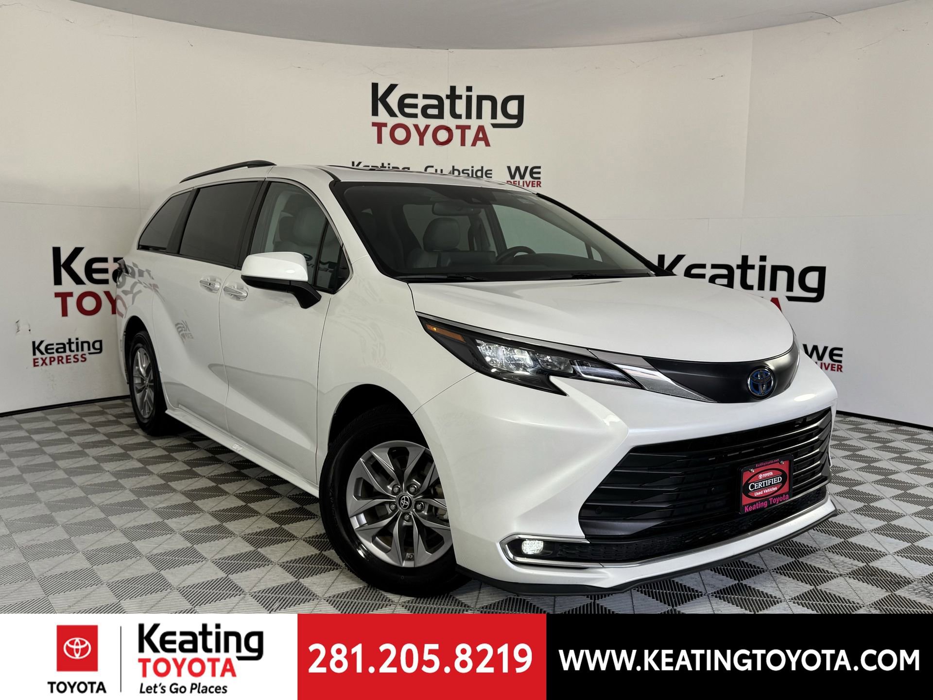 Certified 2024 Toyota Sienna XLE FWD image 2