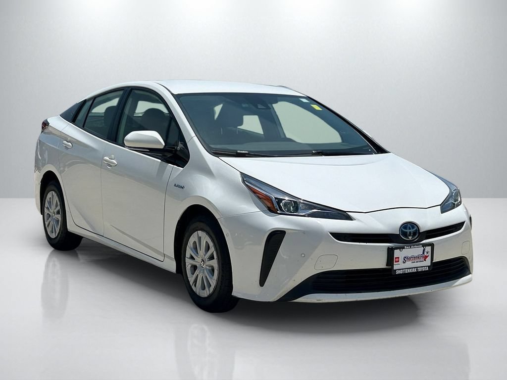 Used 2020 Toyota Prius LE FWD image 3