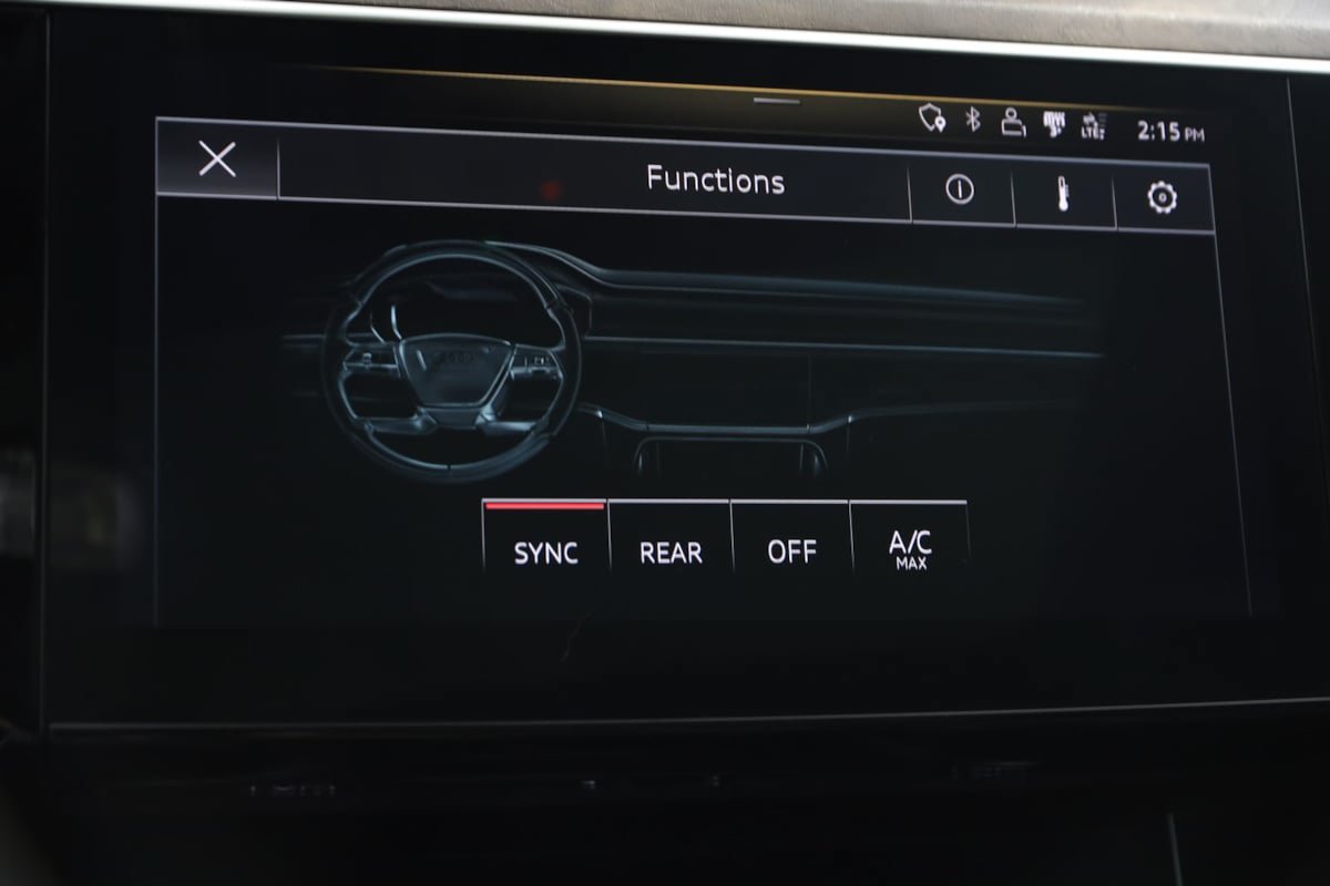 Used 2020 Audi e-tron Premium Plus AWD/4WD image 30