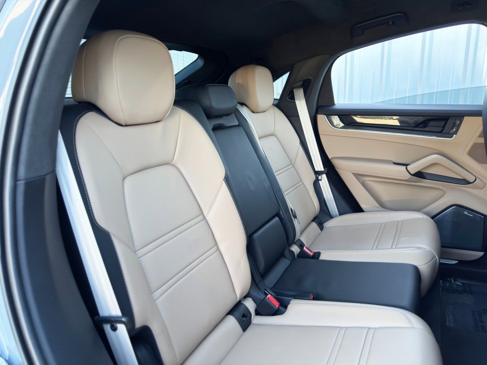 Used 2024 Porsche Cayenne Turbo AWD/4WD image 45