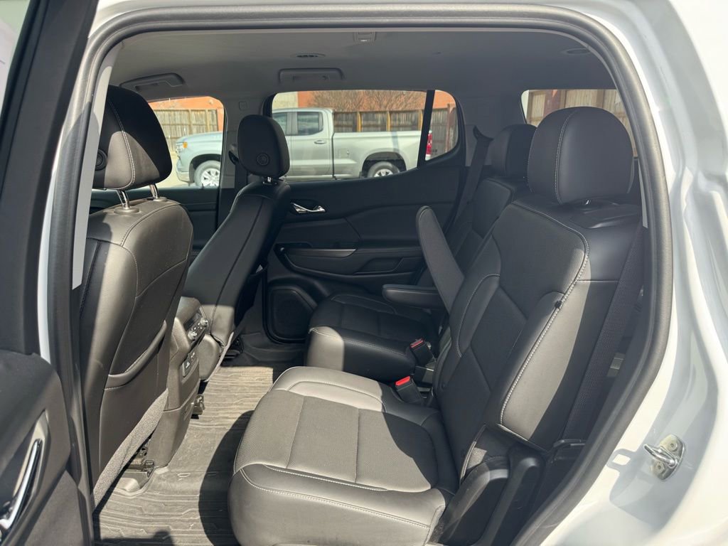 Used 2023 GMC Acadia SLT w/ Preferred Package image 16