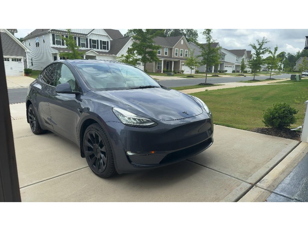 Used 2023 Tesla Model Y Long Range AWD/4WD image 2
