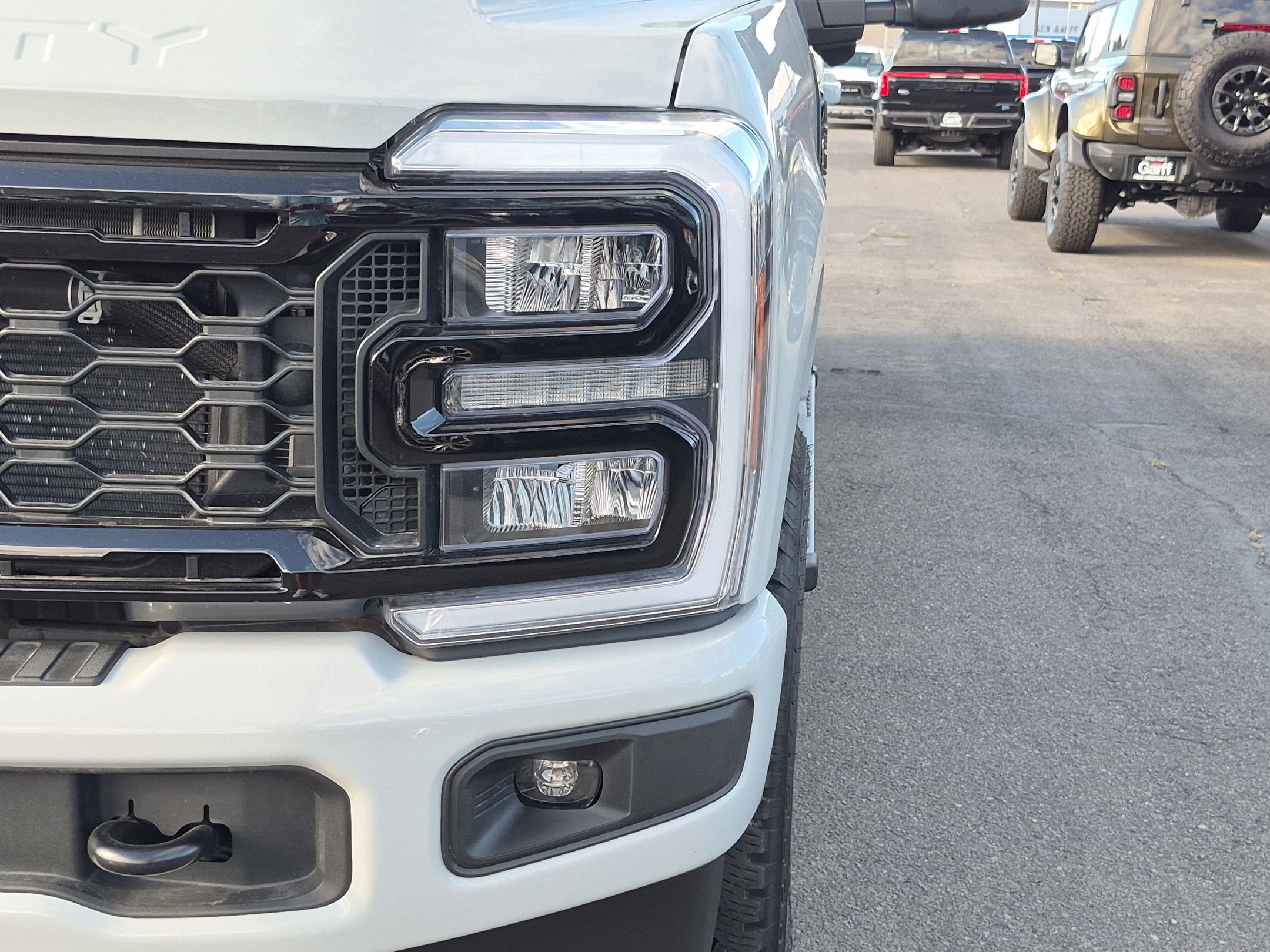 Used 2025 Ford F350 Lariat w/ Black Appearance Package AWD/4WD image 13