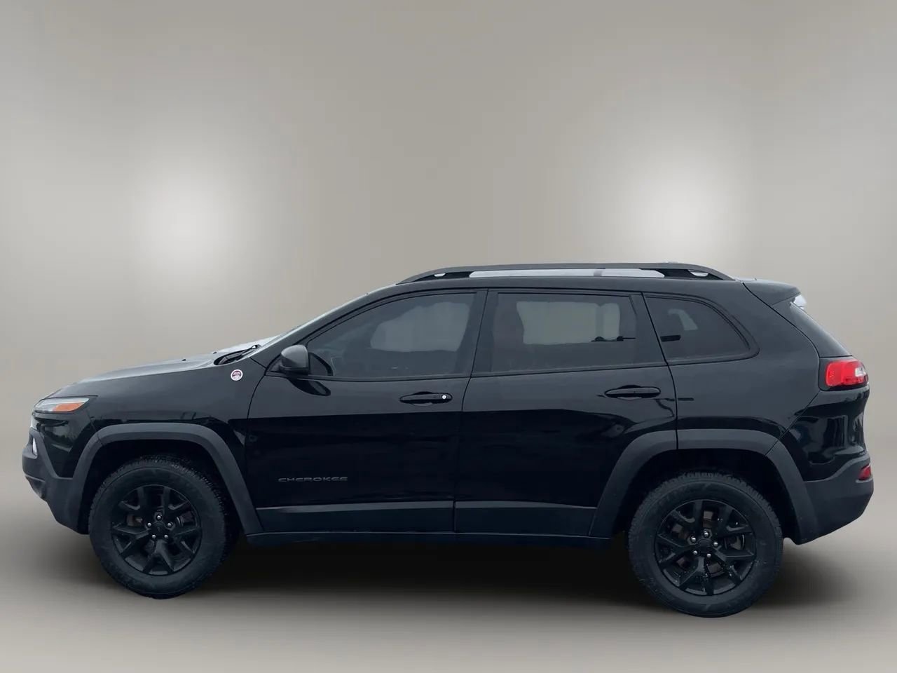 Used 2017 Jeep Cherokee Trailhawk image 6