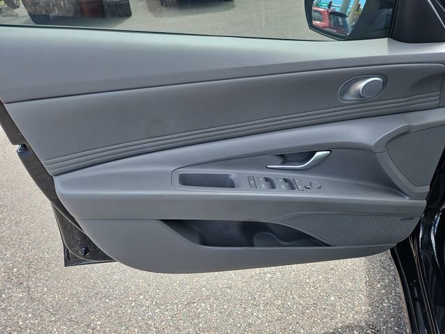 Used 2022 Hyundai Elantra SEL w/ Convenience + Premium Package FWD image 17